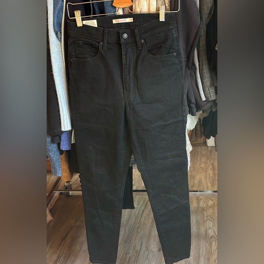 Levi's Black Straight Jeans with Classic Fit